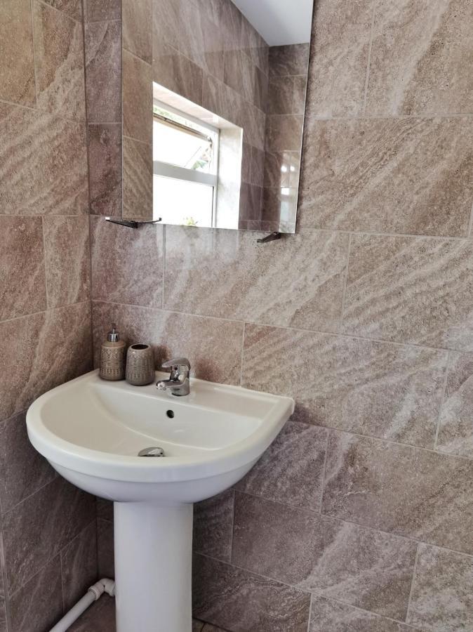 Perry Road, Beautiful Large House Available For Guests And Contractors Parking Wifi Villa Nottingham Exterior photo